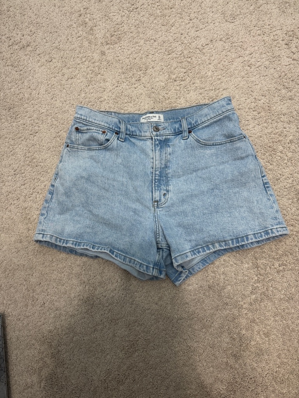 Abercrombie Curve Love Mom Shorts 4” Inseam size 31